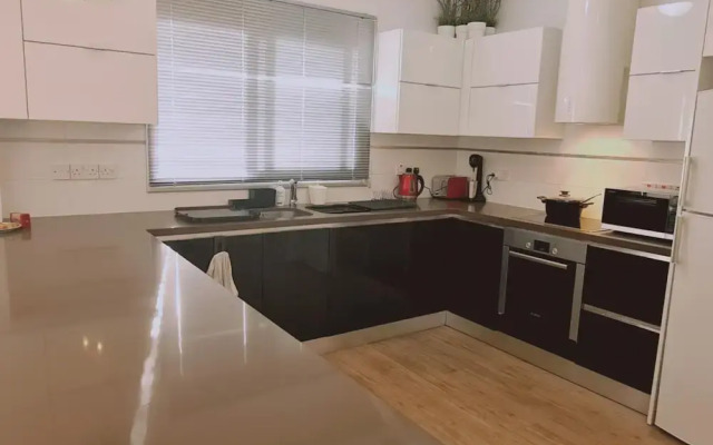 58 LIM - Stay Mystique Apartment