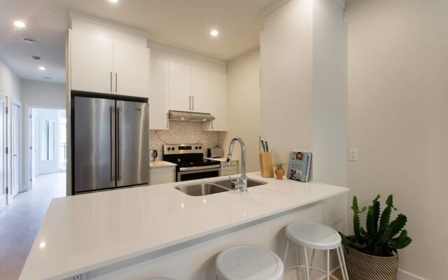 Perfect 2 Bdr, 2 Bath Landing for the Family