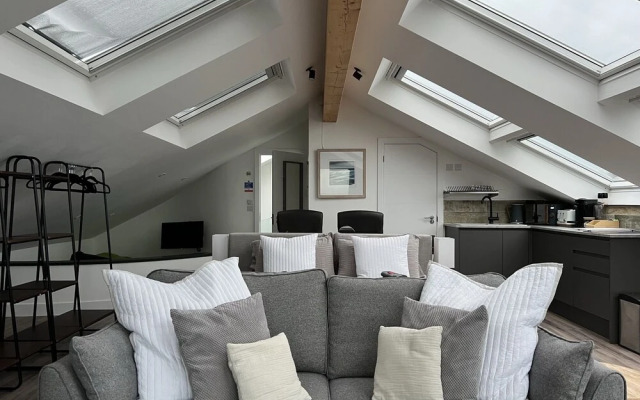 Uno - St Ives