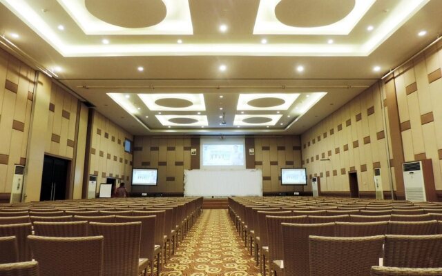 Dewarna Hotel & Convention