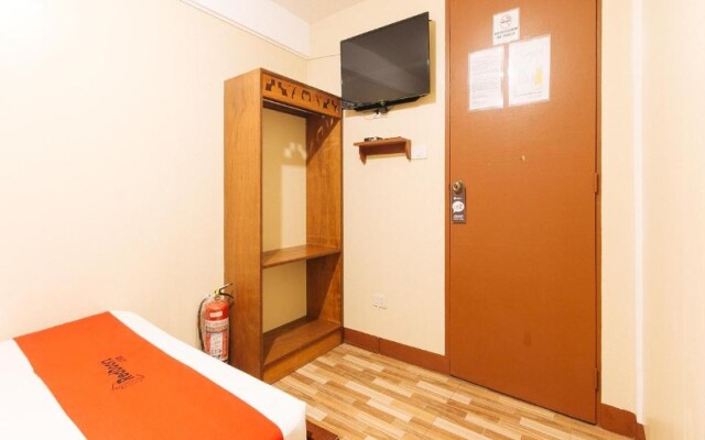 RedDoorz near PNR Espana Station