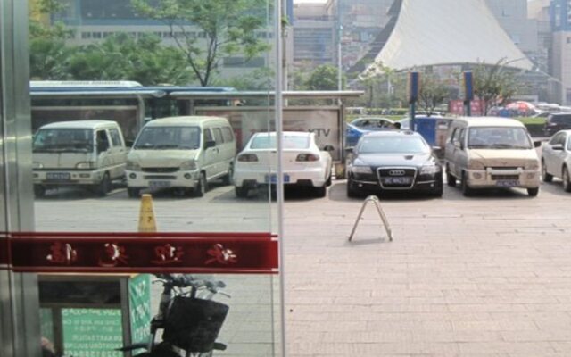 Yiwu Guomao Hotel