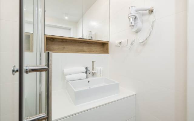 Sunny Coast Studio by Renters