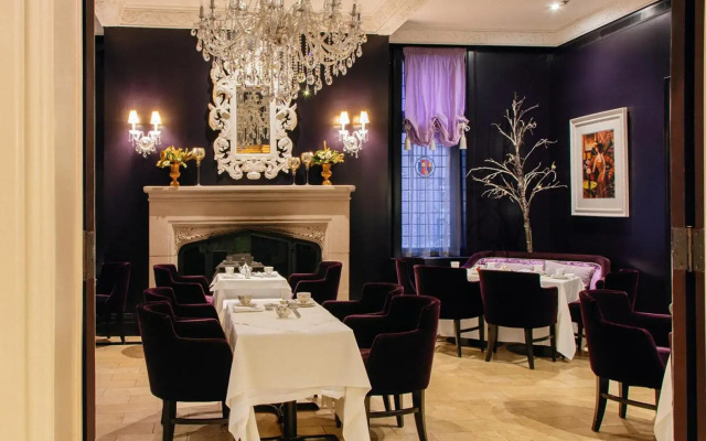 Windsor Arms Hotel