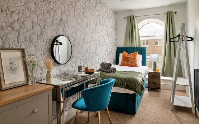 Spacious sea View Apartment in Pwllheli, No Deposit