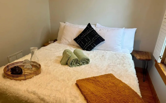 Free Parking - Prime Location - Downtown