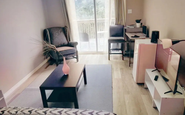 Colline-Single Room- Self Check-In