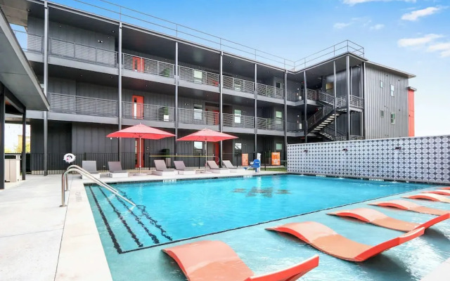 Creekside Modern Condo for 4