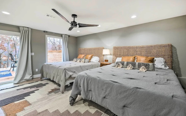 Lakefront Rogers Getaway w/ Hot Tub & Deck!