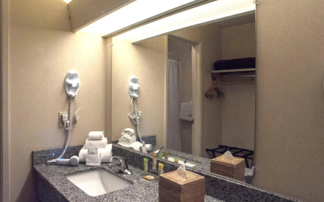 Inn At The Convention Center