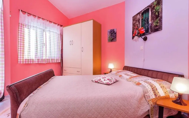 Apartment in Private House With Shared Pool