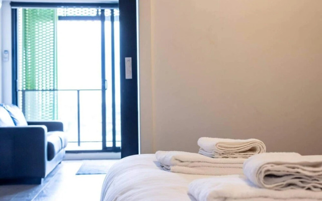 Bright 1 Bedroom Apartment in St Kilda