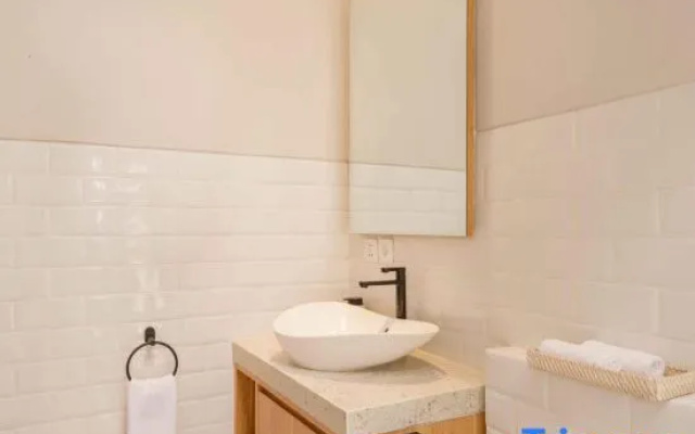 Stylish 1BR Retreat in Central Ubud - Villa Amartya F7 – Bathroom – Ubud