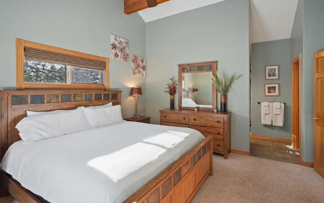 2 Sarazen Home with Hot Tub and BBQ on the Deck, Close to Woodlands Golf Course by RedAwning