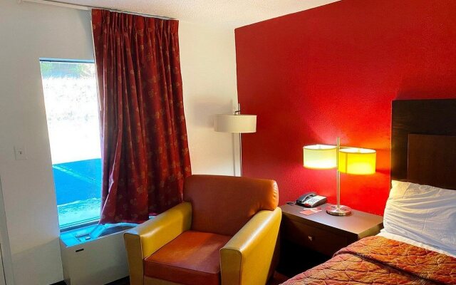 Econo Lodge near the Blue Ridge Parkway I-77