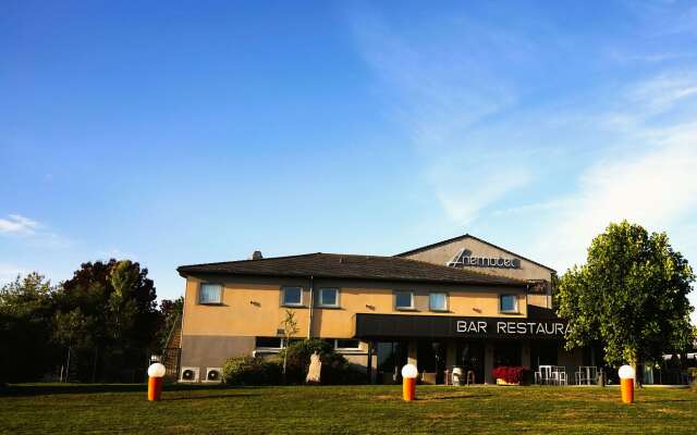 Kyriad Clermont Ferrand Nord - Riom