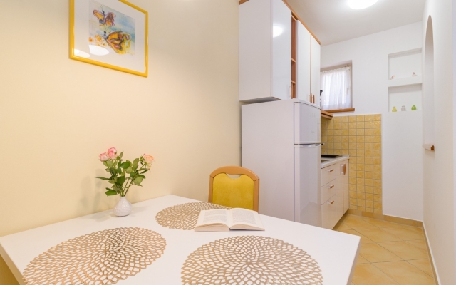 Apartment Escape - 20 m from sea: Yellow Medulin, Istria