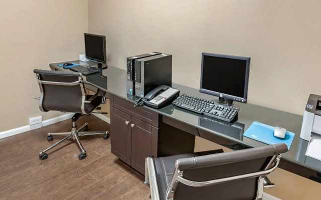 Comfort Inn & Suites Lincoln I-20