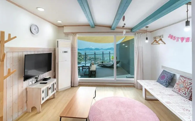 Namhae Gooreamyelmae Pension