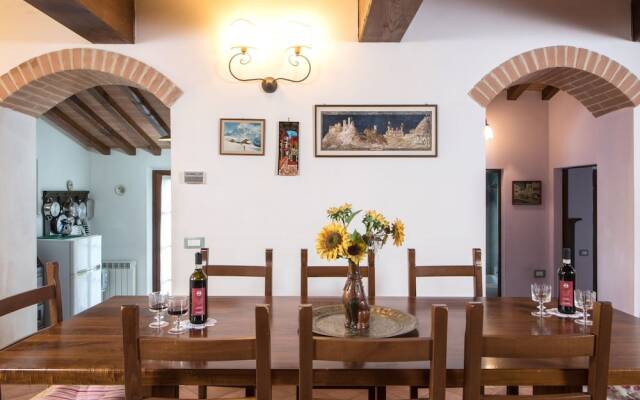 Refreshing Holiday Home in Casole D'elsa With Swimming Pool