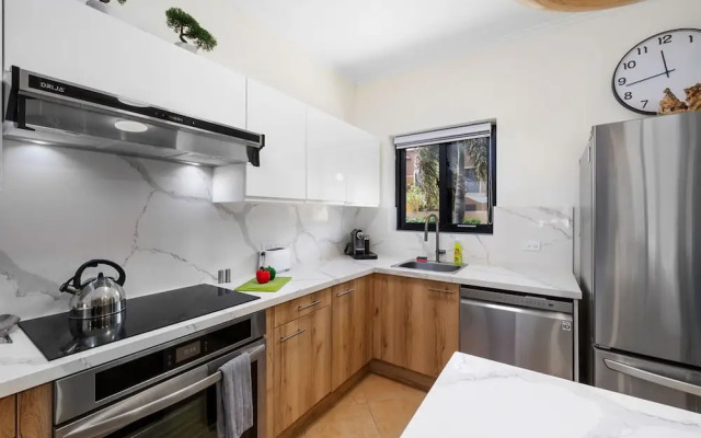 Upscale Gated Community Oasis Close to the Beach