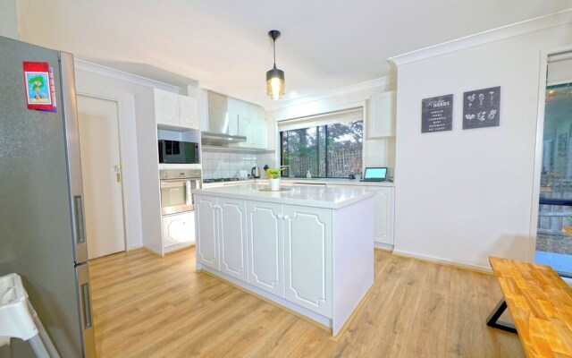 6BRM Retreat Parkside Family House Melb