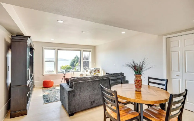 Puget Sound Views: Des Moines Apt w/ Patio
