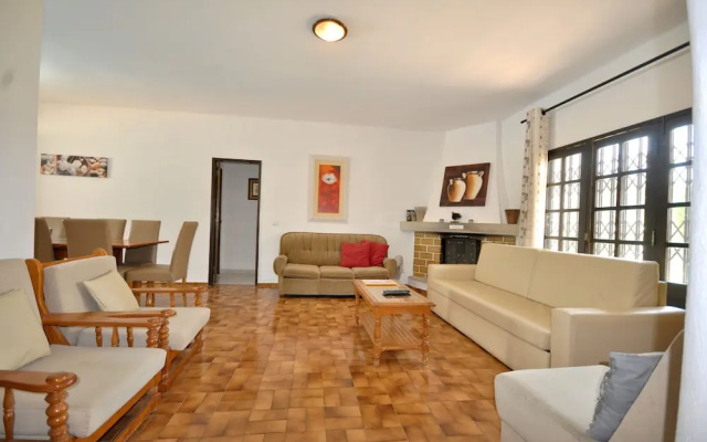 Traditional Private Pool, Walking Distance to Centre, Golf Facing
