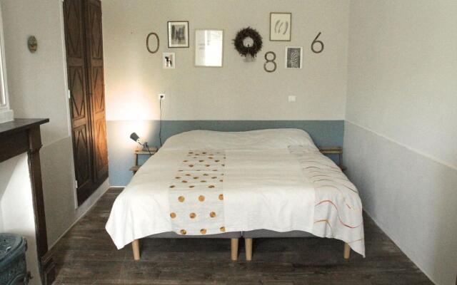 Historic Mansion by the River Lot in Cenevieres