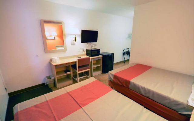 Motel 6 Alamogordo, NM