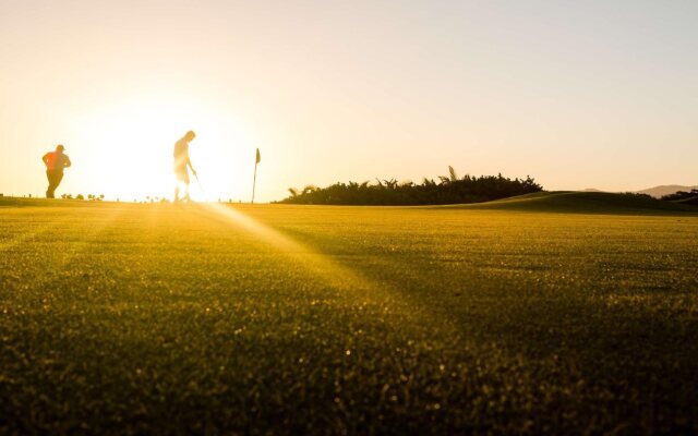 Indura Beach & Golf Resort, Curio Collection by Hilton