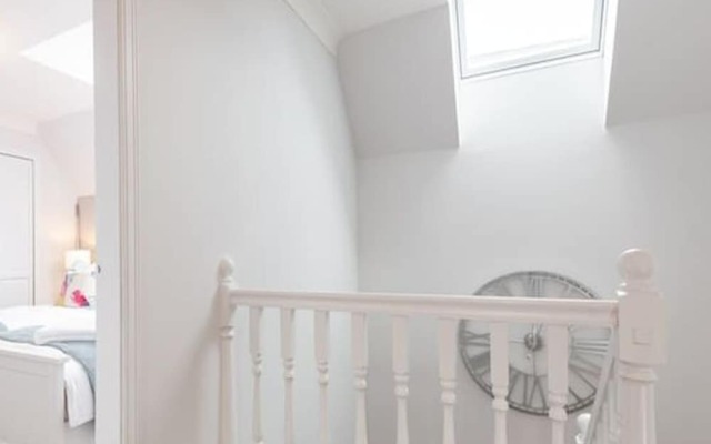 Abbey Villa Central Boutique House with Parking