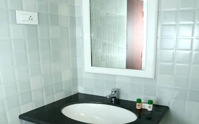 OYO 9646 Hotel Golden Pearl Inn