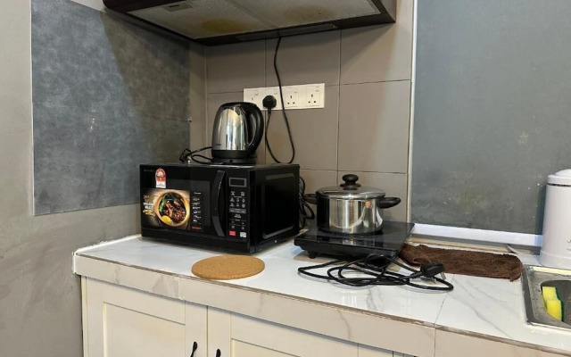 Champs Elysees Homestay by Landmark