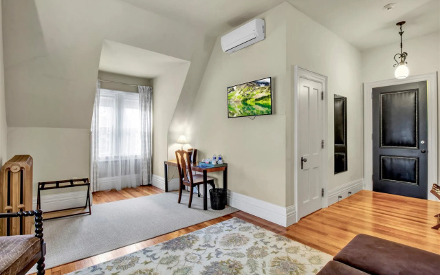 InnBuffalo off Elmwood