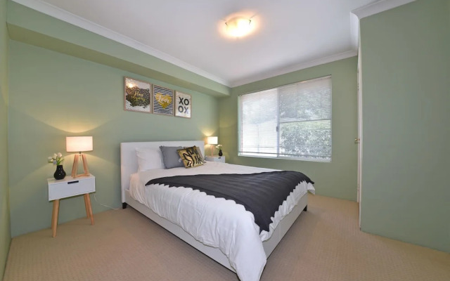 Redcliff Home Close to City & Airport