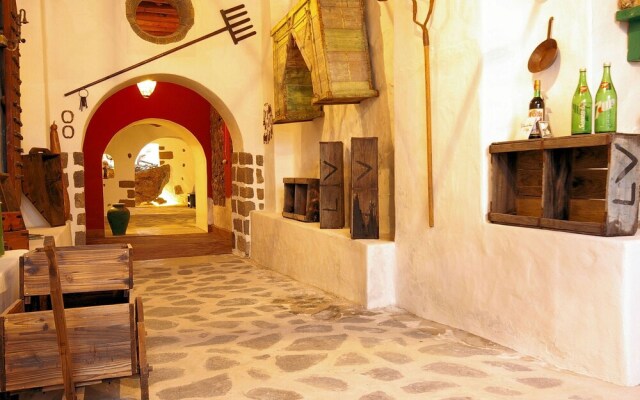 Comfortable Villa in Haría With Swimming Pool