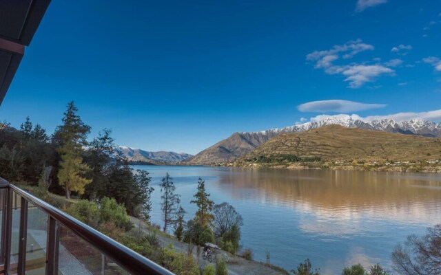 Absolute Lakefront Living 2 Bedroom