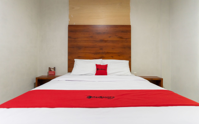 RedDoorz Syariah near Titi Bobrok Medan