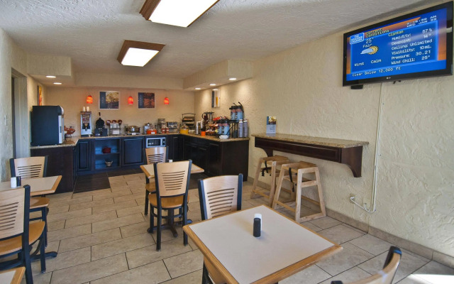 Quality Inn Clinton North