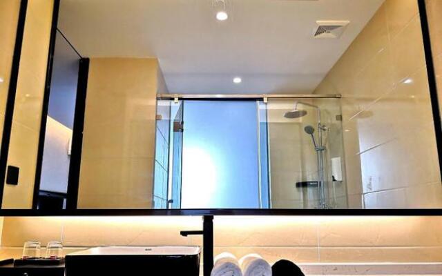 IU Hotel·Qingdao Development Zone Jinshatan