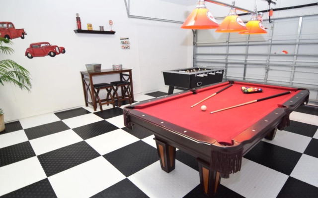 The Shire, Davenport, US