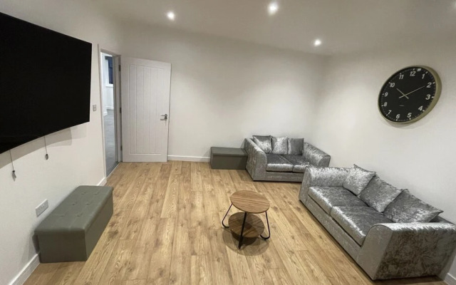 Beautiful 6 Bed House in Bexleyheath