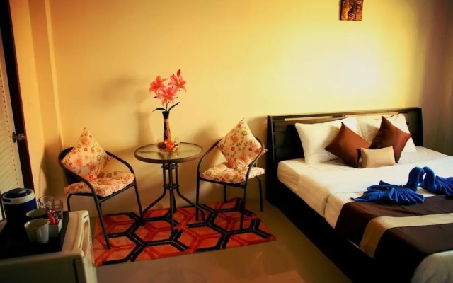 Tropical Sands Sport Bar And Guest House