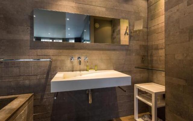 Cmg Deluxe Tour Eiffel V