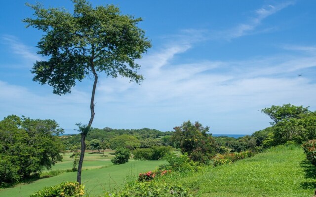 Peek-a-Boo Ocean view Condo at Reserva Conchal