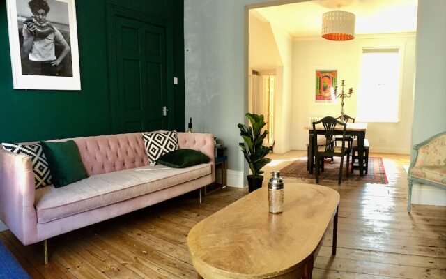 5 bedroom Seaside Townhouse Beautifully Renovated