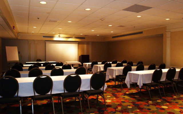 DoubleTree by Hilton St. Louis Airport