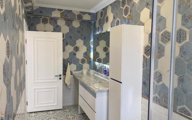 Çeşme'De Havuzlu,Doğa Ve Deni̇z Manzarali Lüx Vi̇lla
