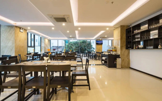 Meriton Hotel